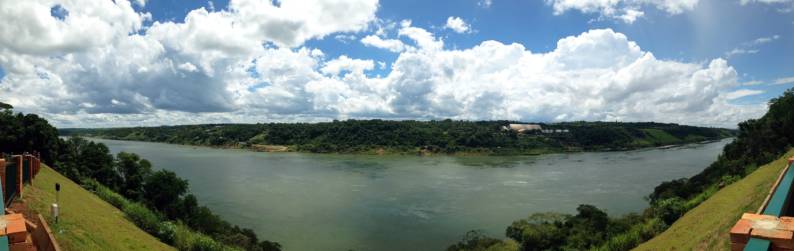A grandeza do Rio Paraná é um dos destaques em Foz do Iguaçu