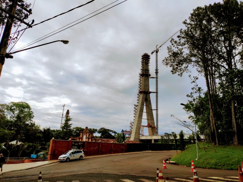 Construção da Ponte da Integração em Outubro de 2021, vista da entrada do Marco das 3 Fronteiras.